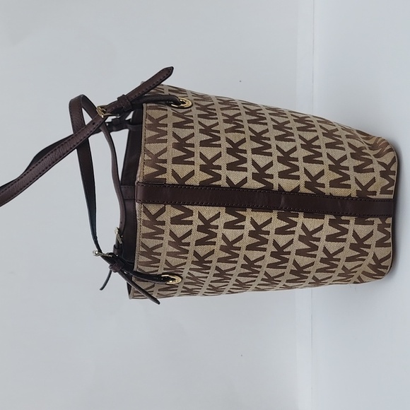 MICHAEL KORS Coated Canvas Monogram Bucket Handbag Tote Shoulder Bag - Picture 2 of 10